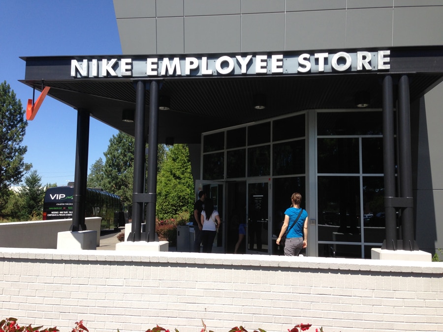 nike beaverton employee store hours
