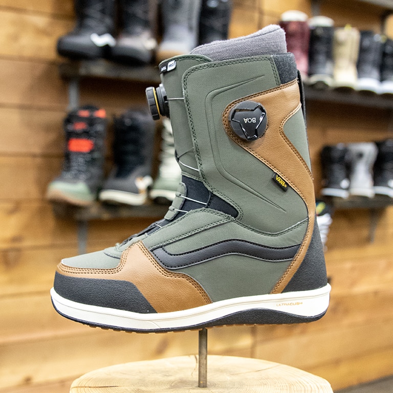 vans aura snowboard boots