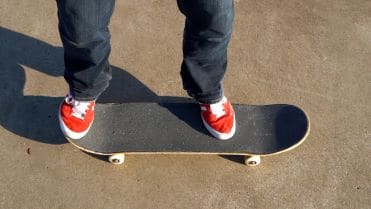 kickflip foot placement