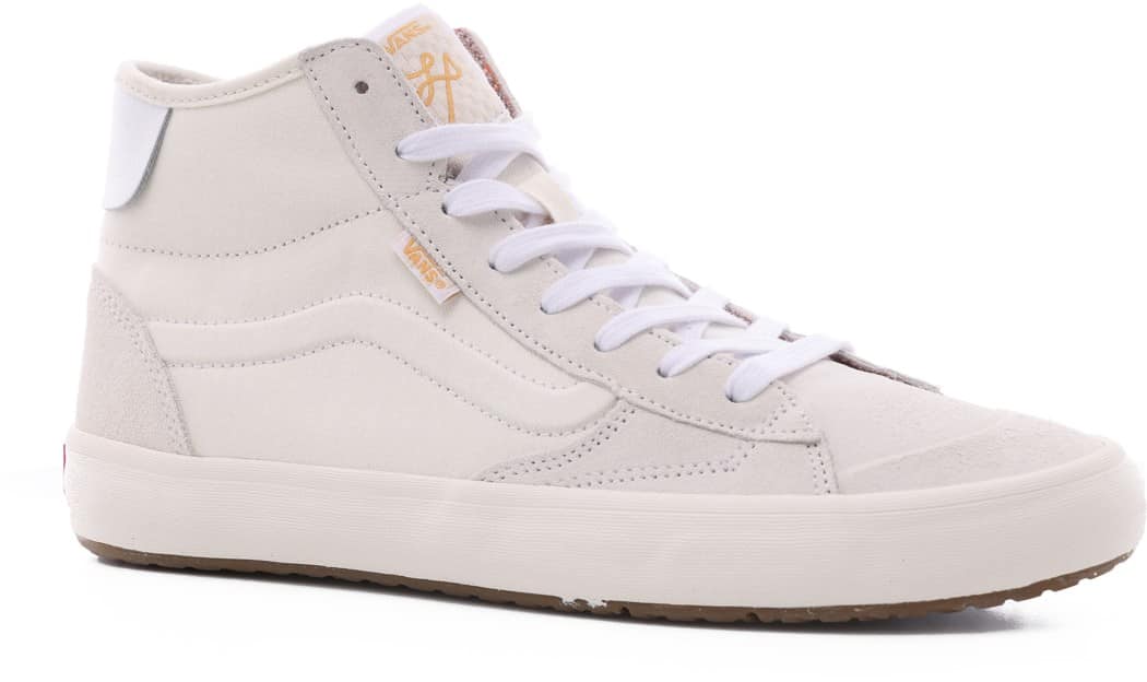 Lizzie Armanto Delivers Her Graceful Originality To the Vans Old Skool Pro Pack