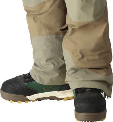 686 GORE-TEX Stretch Dispatch Bib Pants - sage | Tactics