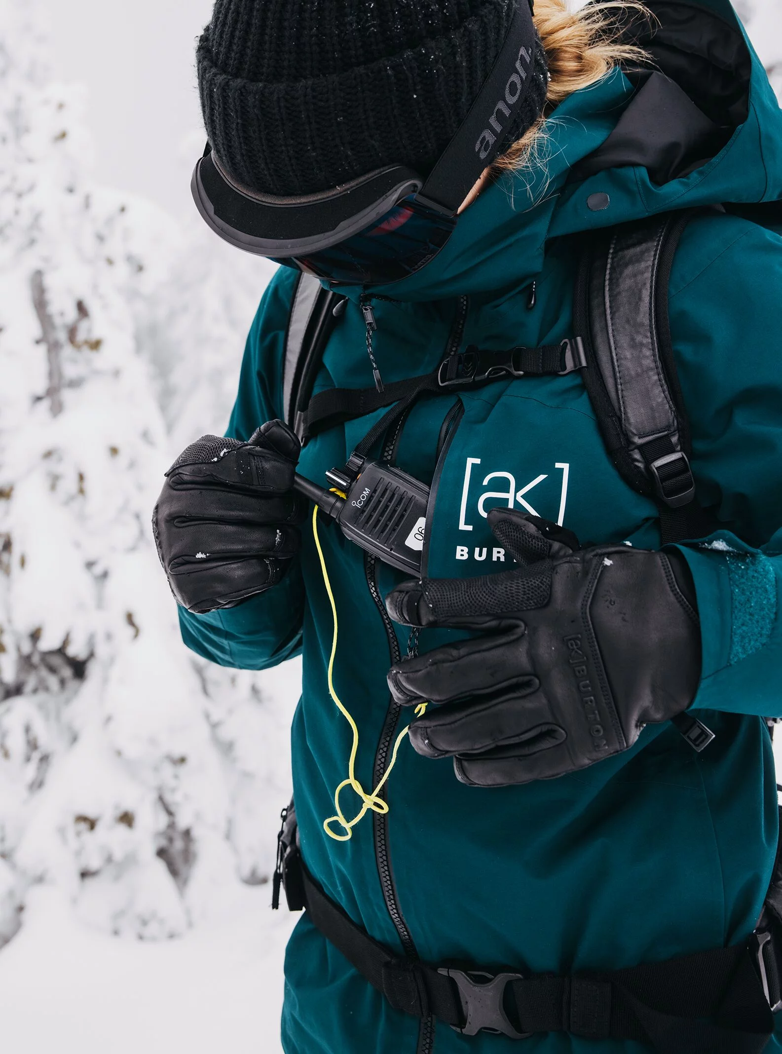 burton-womens-ak-gore-tex-2l-