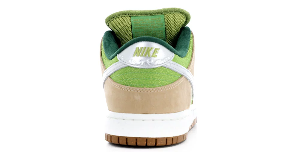Nike SB Dunk Low Pro SB Skate Shoes - sesame/metallic silver