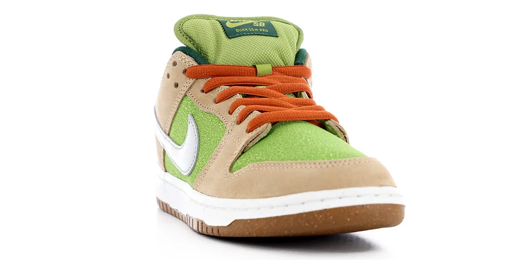 Nike SB Dunk Low Pro SB Skate Shoes - sesame/metallic silver