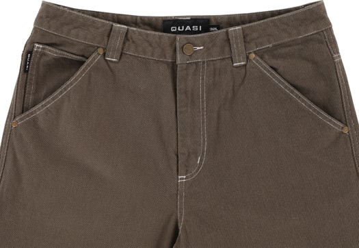 Xotinning kokrak qafasi bilan qoplangan shaxsiy fotosurat