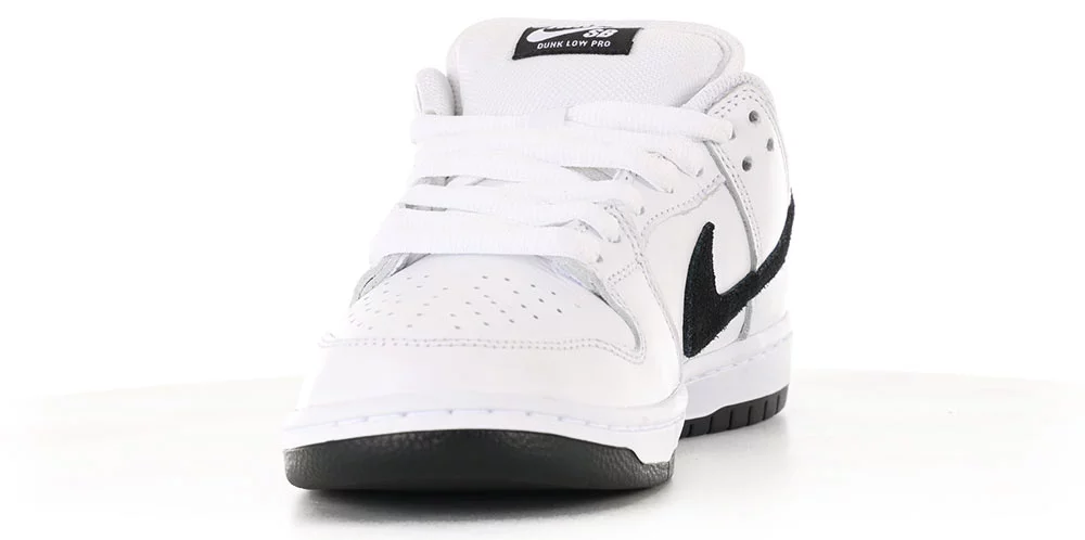 靴 Nike SB Dunk Low Pro \"White/Black\" Nike SB Dunk Low Pro SB Skate Shoes - white/black-white