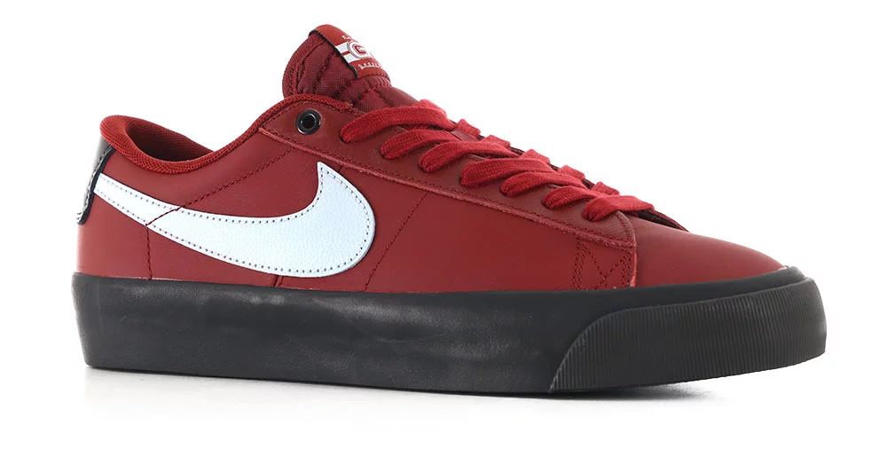 靴 NIKE SB BLAZER LOW PRO GT / RED Nike SB Blazer Low Pro GT Men's Shoes. Nike.com