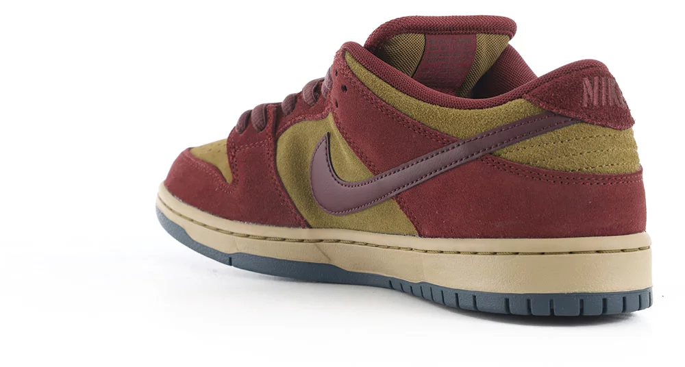 Dunk Low Pro SB Skate Shoes