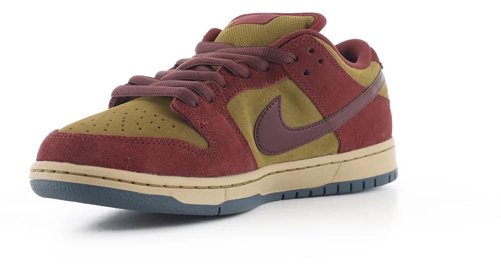 Dunk Low Pro SB Skate Shoes