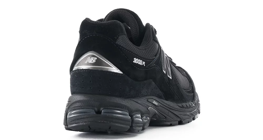 New Balance 2002R Shoes - black/black metallic | Tactics