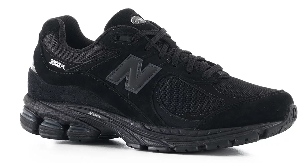 New Balance 2002R Shoes - black/black metallic | Tactics