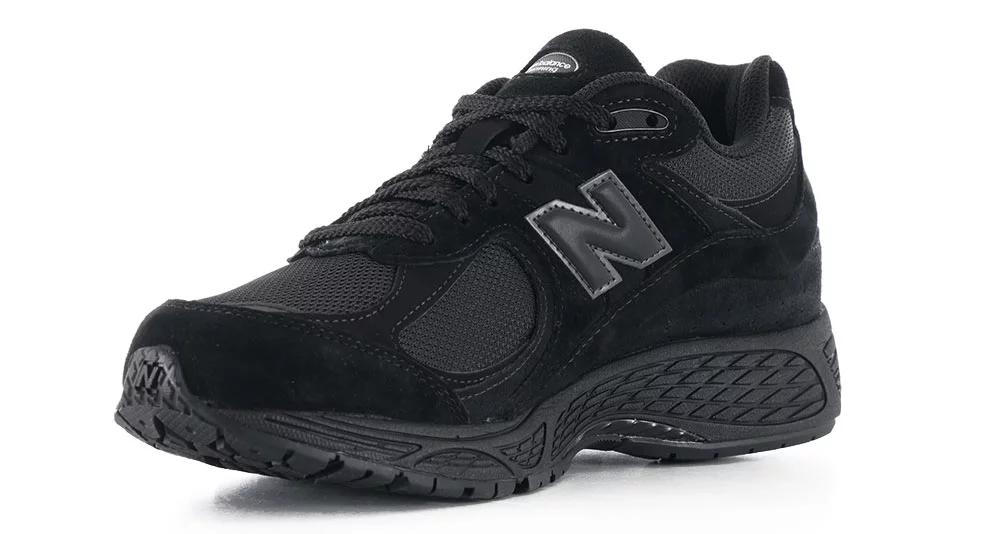 New Balance 2002R Shoes - black/black metallic | Tactics